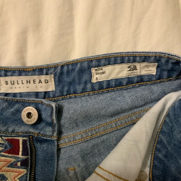 Bullhead 5 High Rise Aztec embroidered denim Mom Shorts - Picture 5 of 10